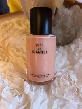 CHANEL N°1 Primer Enhancer Soft Pink